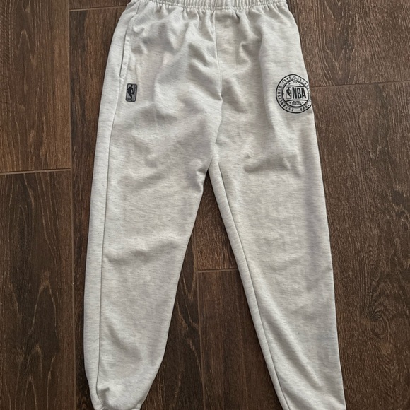 NBA Kids Light Gray Sweatpants - Picture 1 of 5